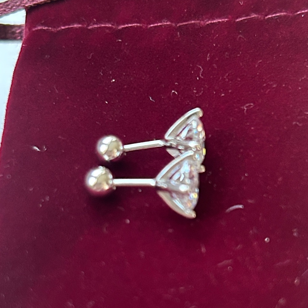 Moissanite Diamond 2.0 CT solitaire screwback stud earrings Retail $599 UNISEX‎ - Picture 3 of 7
